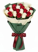 Букет Микс из красных и белых роз в Золотарёвке