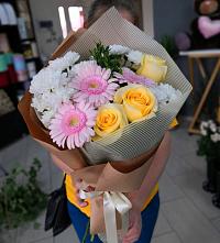 Букет цветов из:  Герберы, Розы и Хризантемы в Золотарёвке