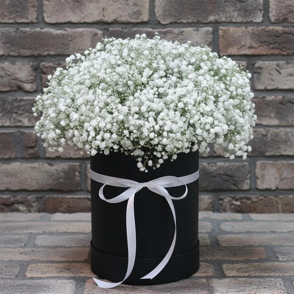 Цветочная композиция из Гипсофила в шляпной коробке в Золотарёвке