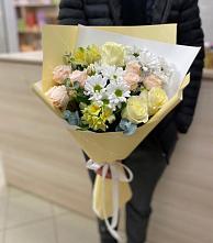 Букет цветов из:  Альстромерии, Розы и Хризантемы #REPLACE_PRED# Золотарёвке