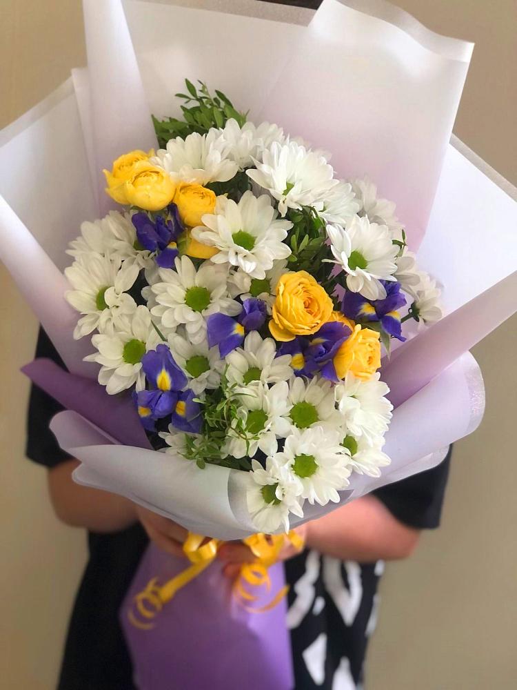 Букет цветов из: Ирисы, Хризантемы и Розы в Золотарёвке