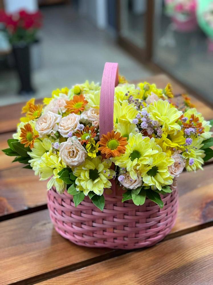 Цветочная композиция из Хризантемы и Розы в корзине в Золотарёвке