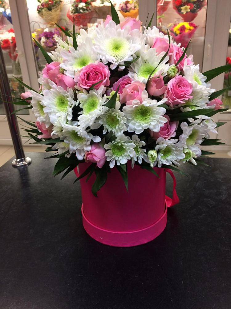 Цветочная композиция из Розы и Хризантемы в шляпной коробке в Золотарёвке