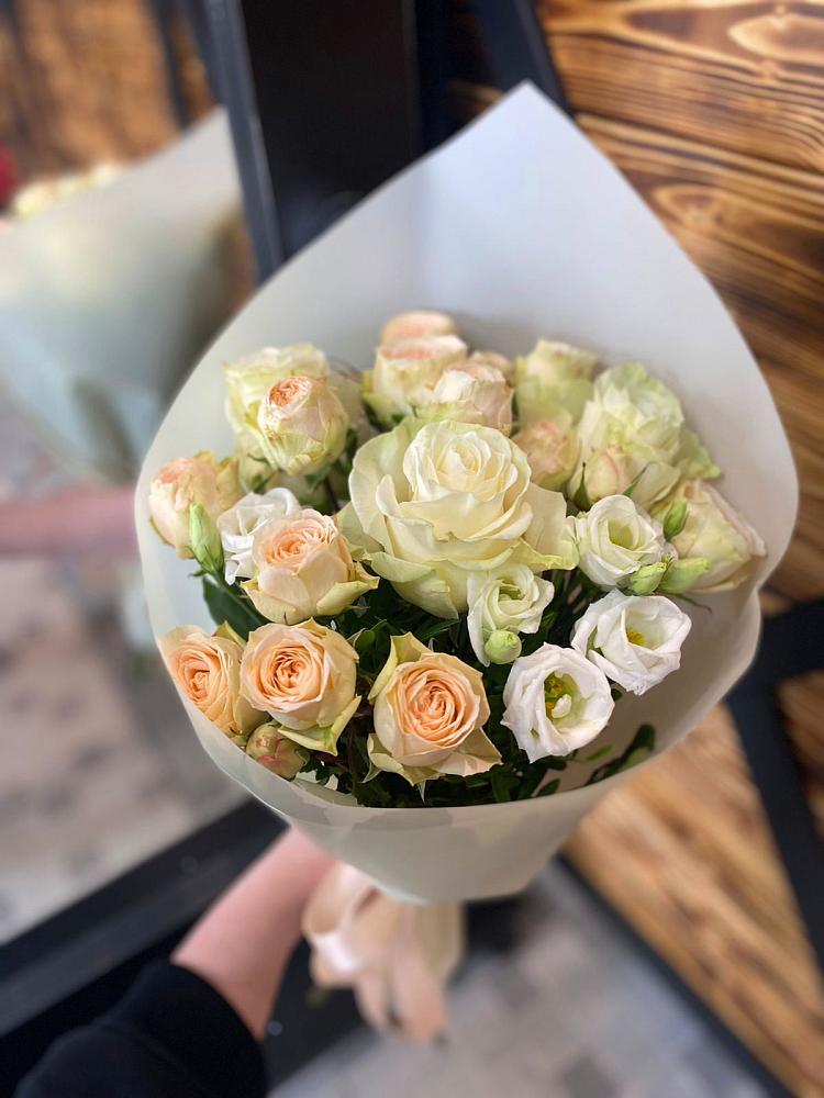 Букет цветов из: Розы и Лизиантусы в Золотарёвке